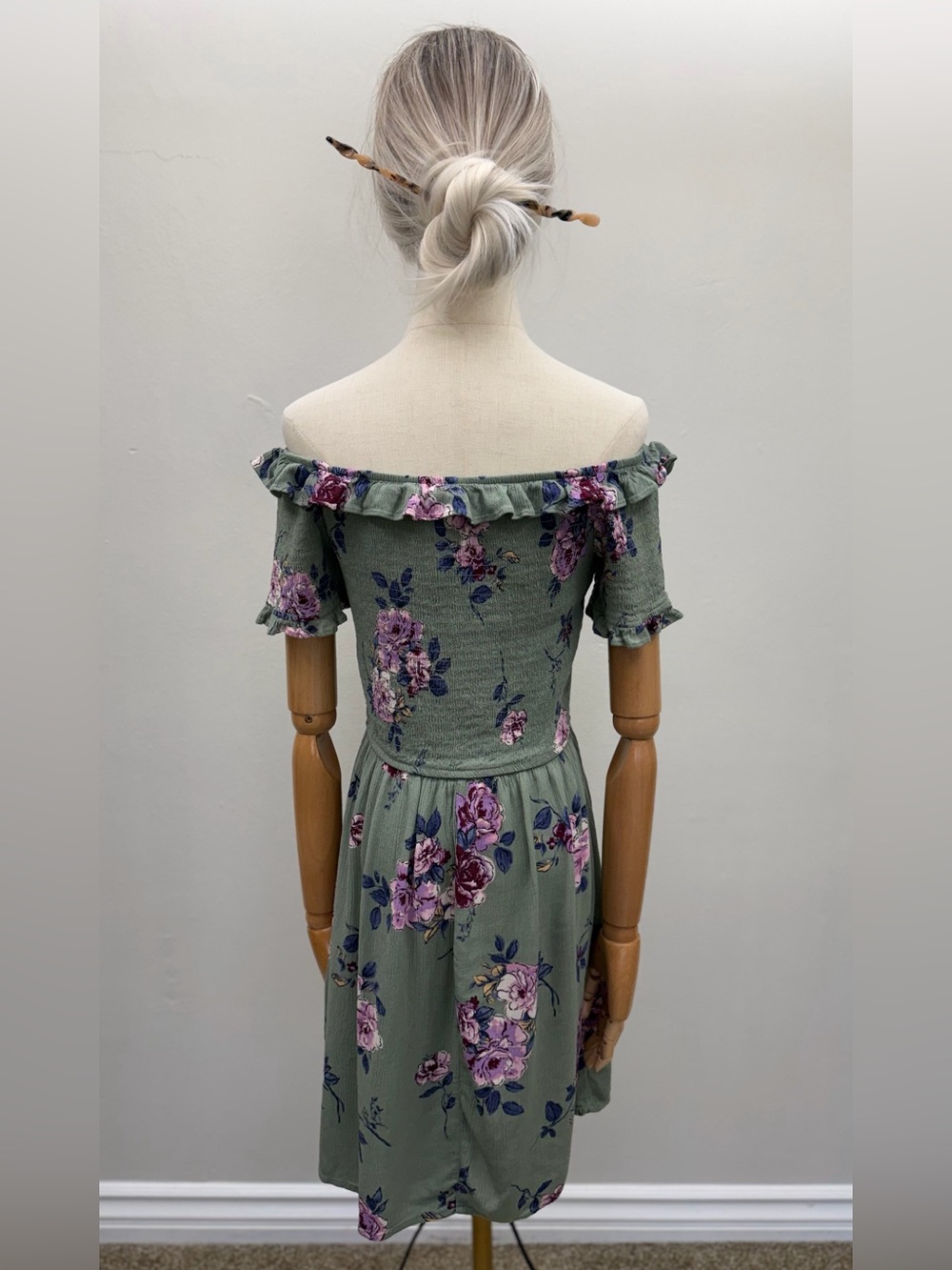 Xhilaration Green Floral Off Shoulder Smocked Dress Medium NWT - Picture 5 of 12